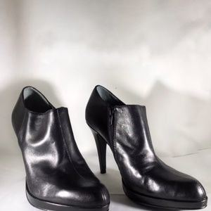 Bandolino Black Leather Booties